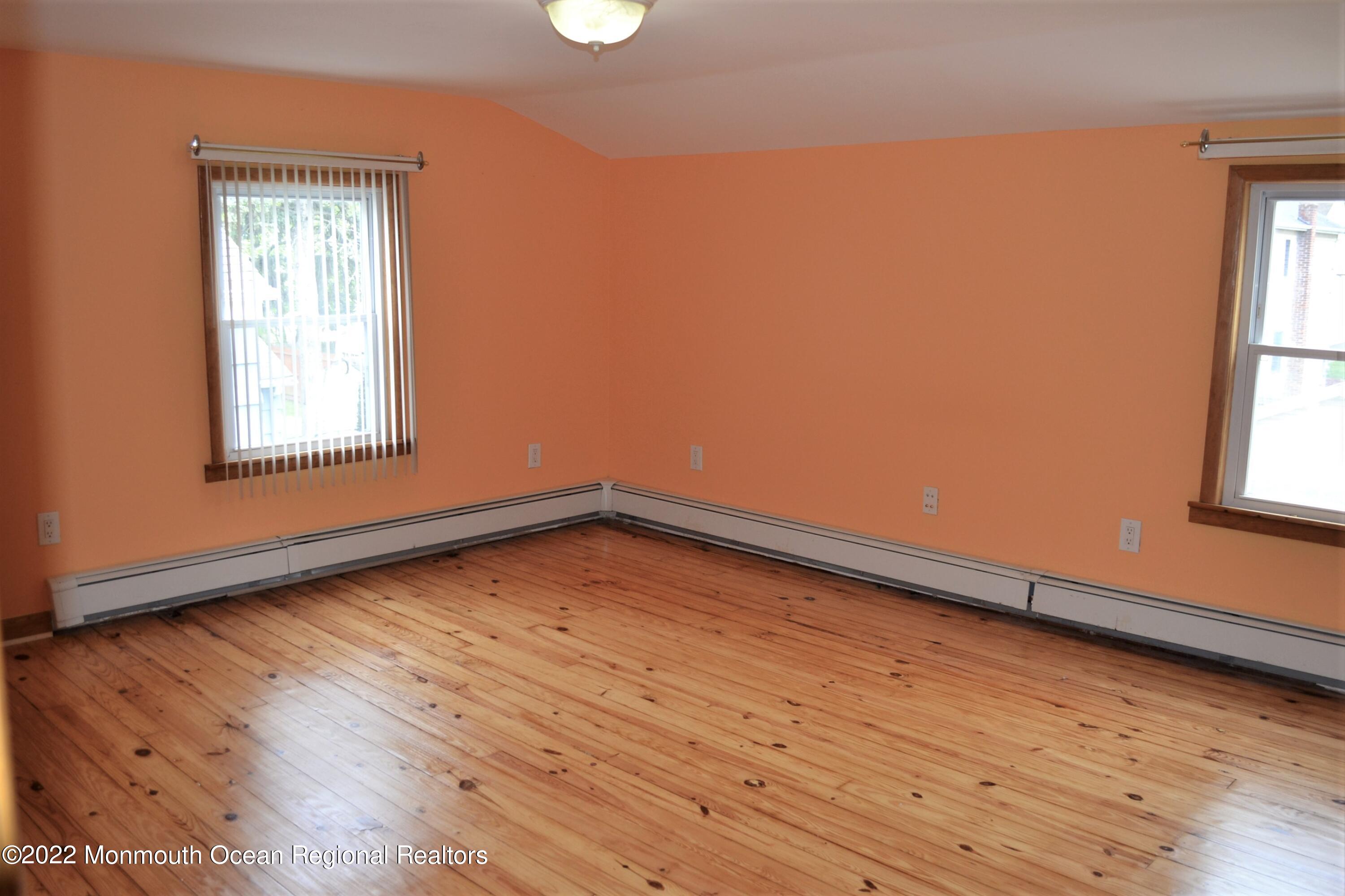 319 Boulevard Kenilworth, NJ 07033 - Photo 22 of 40 master bedroom