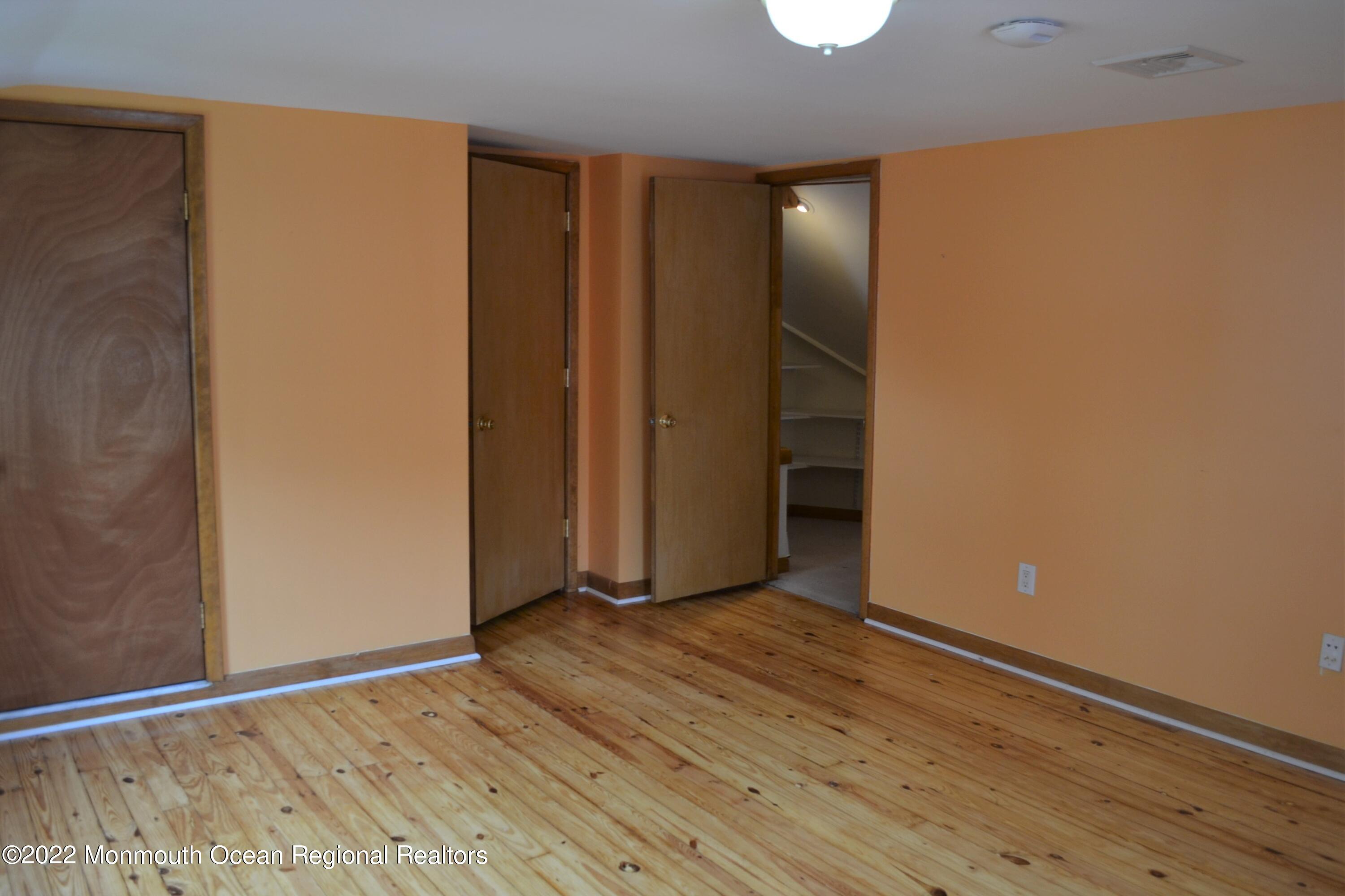 319 Boulevard Kenilworth, NJ 07033 - Photo 23 of 40 master bedroom to full walk in closet