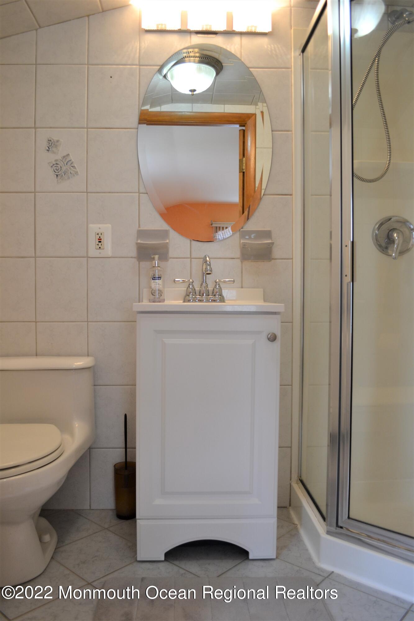 319 Boulevard Kenilworth, NJ 07033 - Photo 24 of 40 master bathroom 1