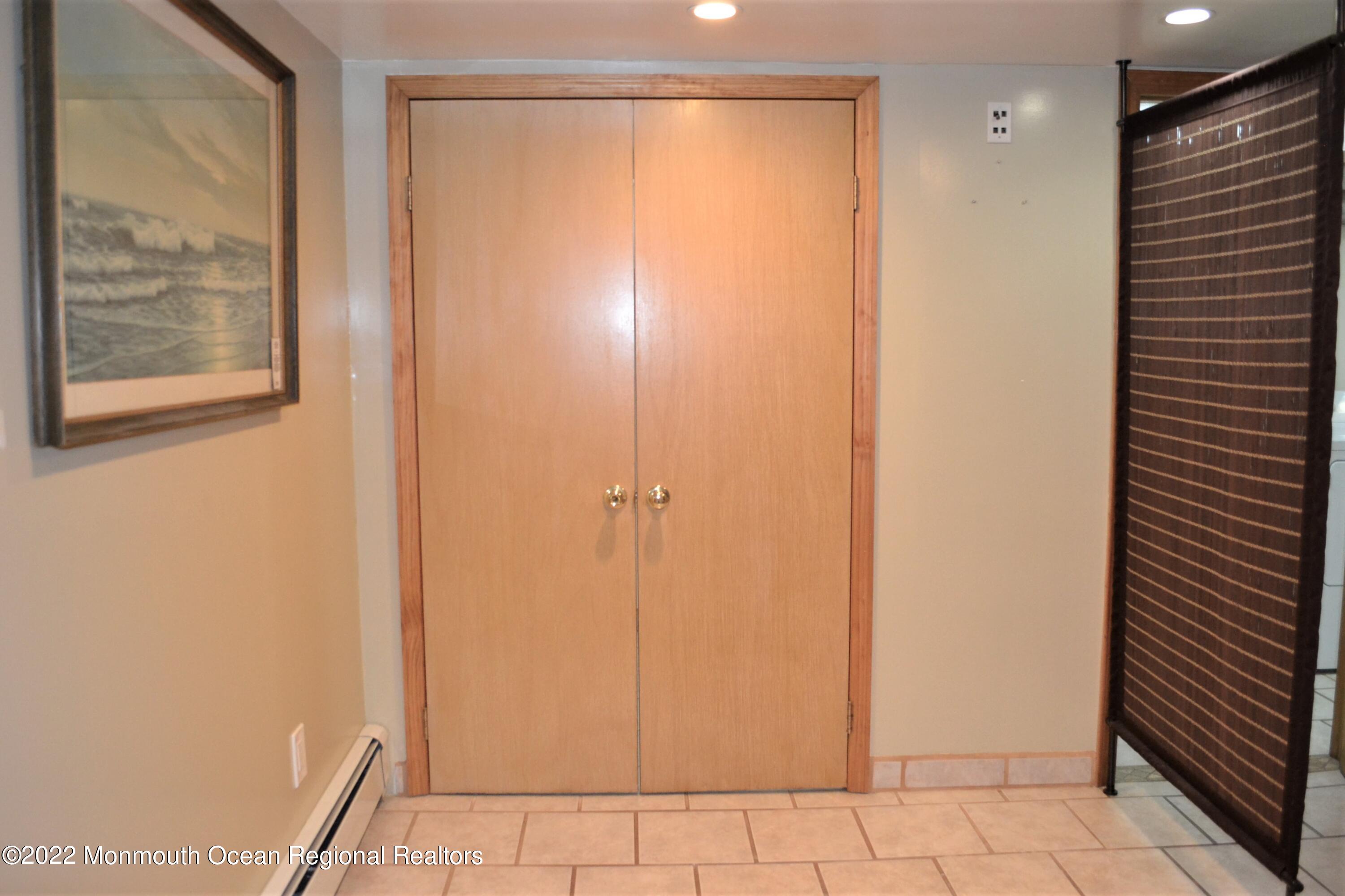 319 Boulevard Kenilworth, NJ 07033 - Photo 28 of 40 basement bedroom closet closed