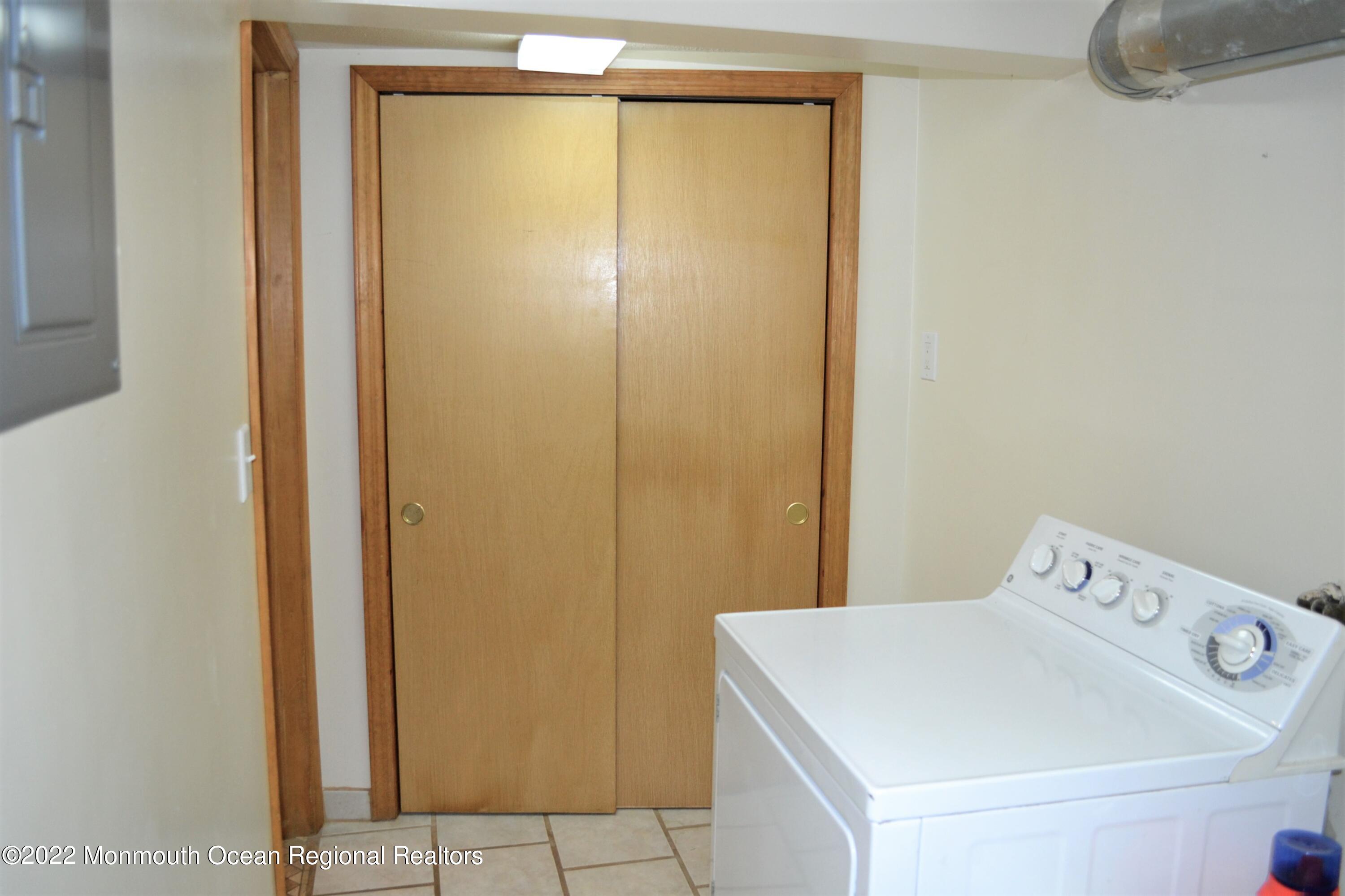 319 Boulevard Kenilworth, NJ 07033 - Photo 34 of 40 laundry room closet