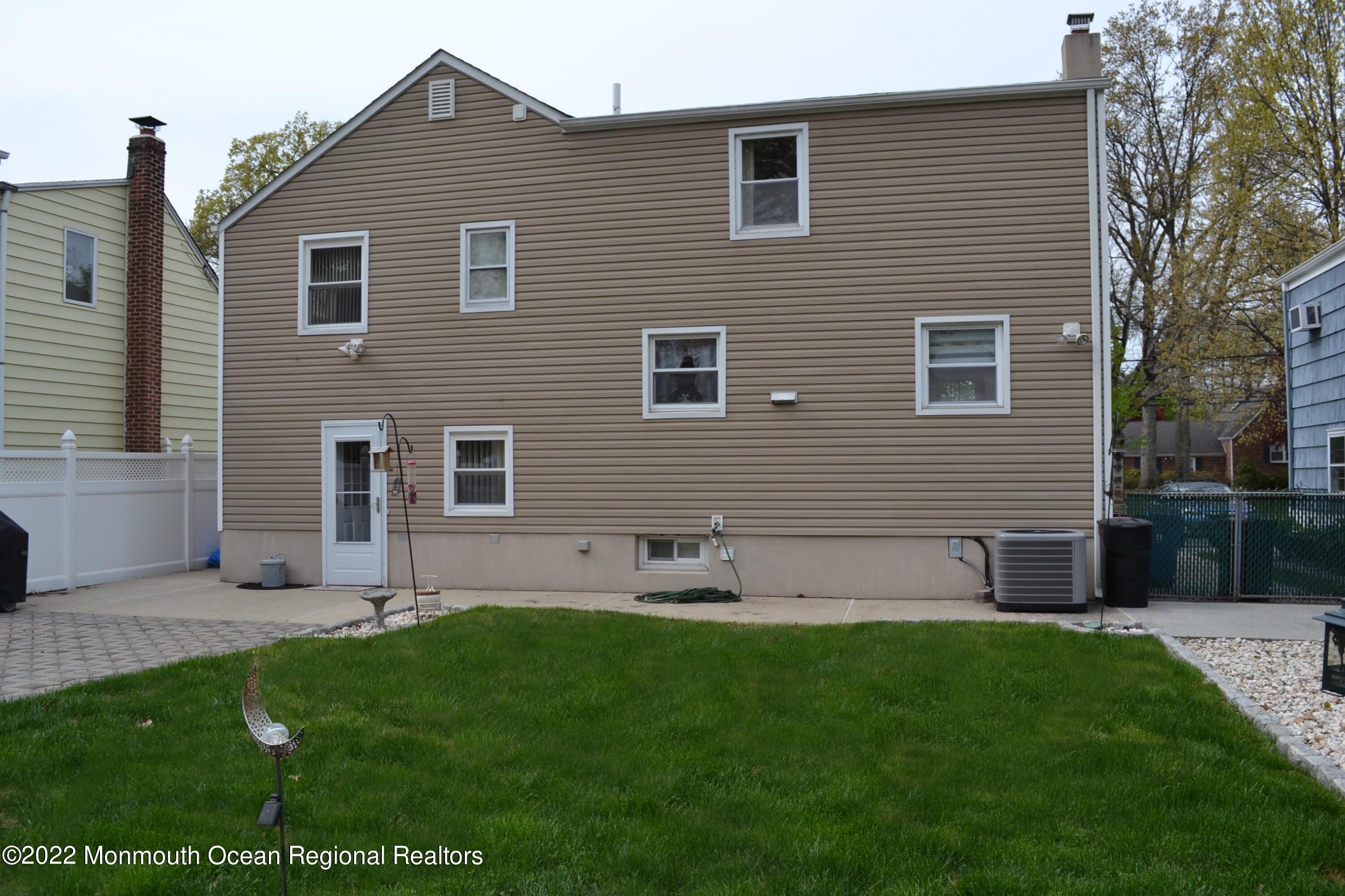 319 Boulevard Kenilworth, NJ 07033 - Photo 35 of 40 Back of house