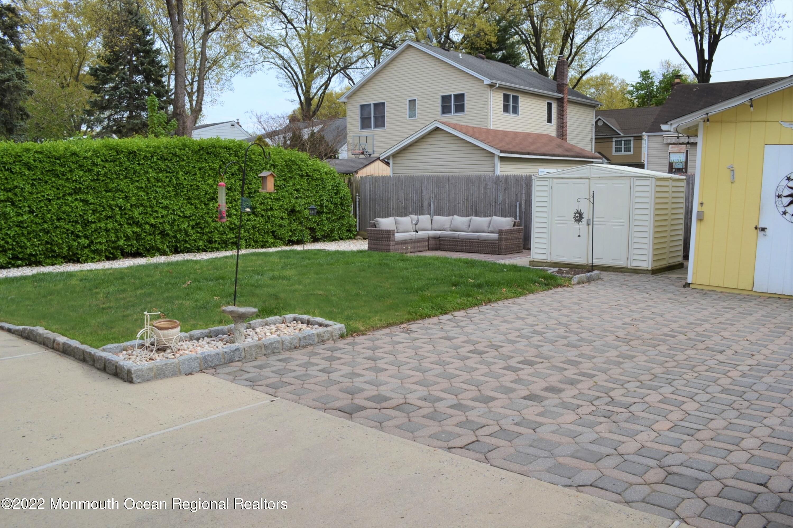 319 Boulevard Kenilworth, NJ 07033 - Photo 36 of 40 yard is an entertainers delight