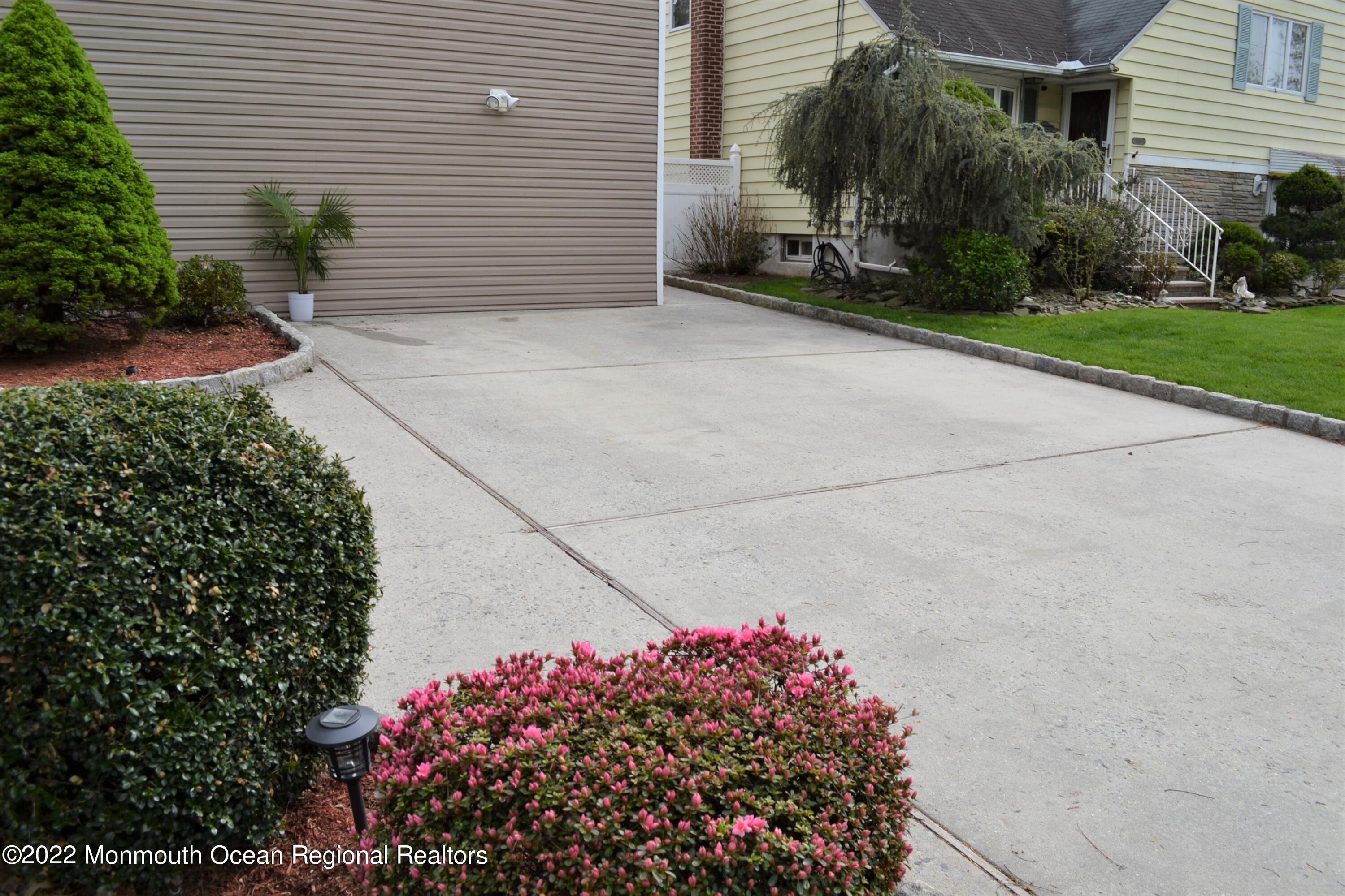 319 Boulevard Kenilworth, NJ 07033 - Photo 39 of 40 double wide driveway for 5 cars