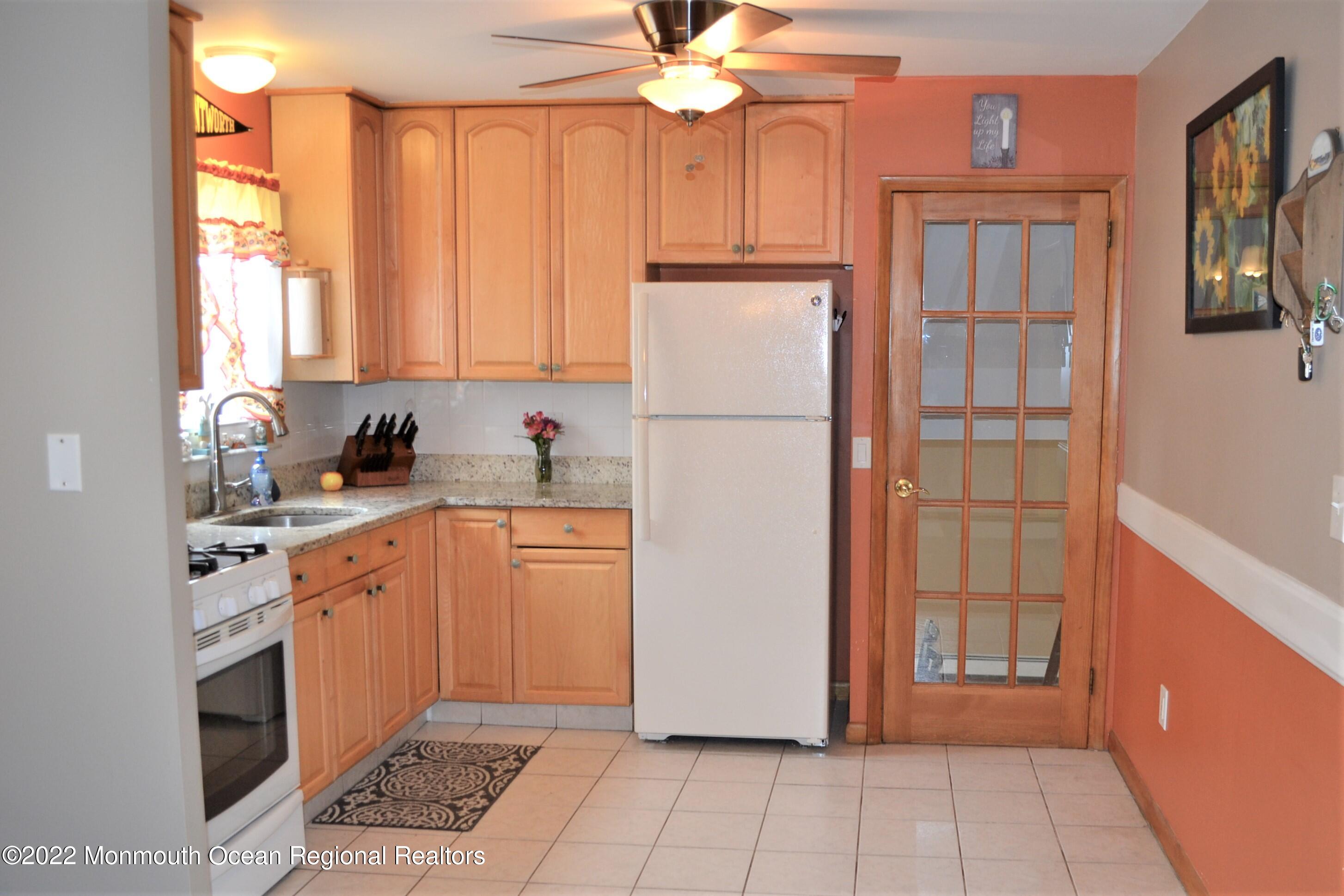 319 Boulevard Kenilworth, NJ 07033 - Photo 10 of 40 kitchen to lower level door closed