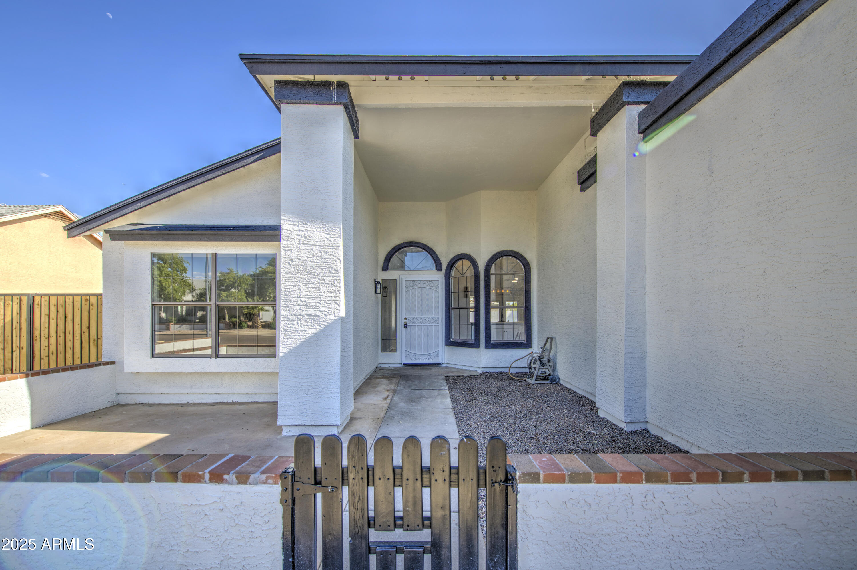 1457 East Utopia Road Phoenix, AZ 85024 - Photo 4 of 34 ENTRANCE
