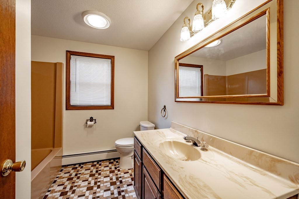 76 Fair Oak Road Springfield, MA 01128 - Photo 16 of 30