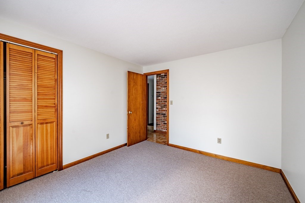 76 Fair Oak Road Springfield, MA 01128 - Photo 17 of 30