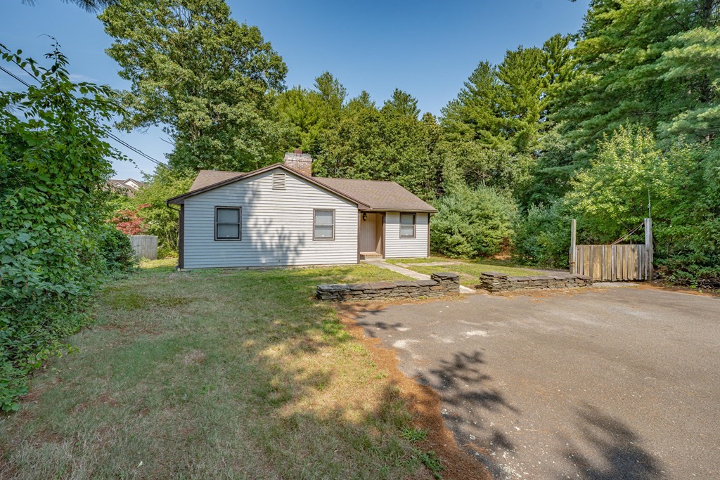 76 Fair Oak Road Springfield, MA 01128 - Photo 3 of 30