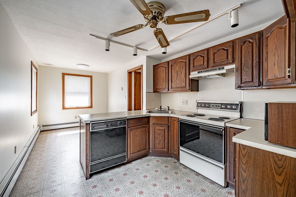 76 Fair Oak Road Springfield, MA 01128 - Photo 5 of 30