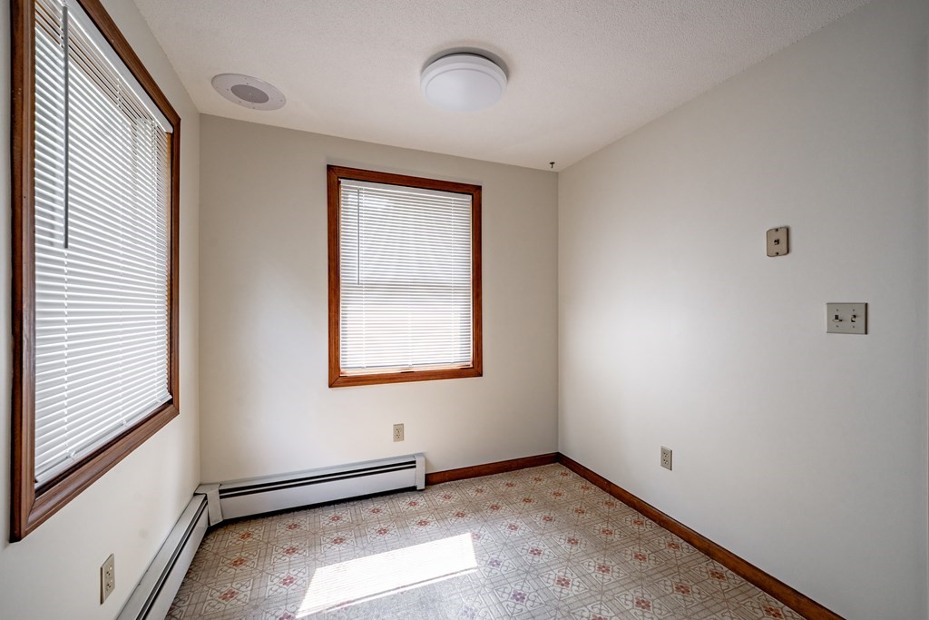 76 Fair Oak Road Springfield, MA 01128 - Photo 6 of 30