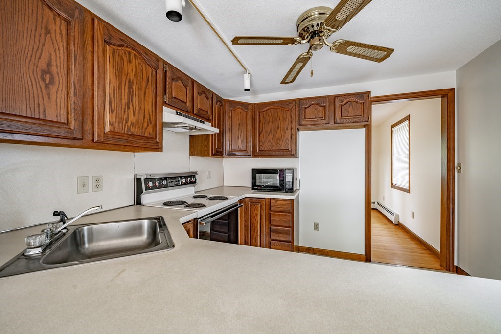 76 Fair Oak Road Springfield, MA 01128 - Photo 8 of 30