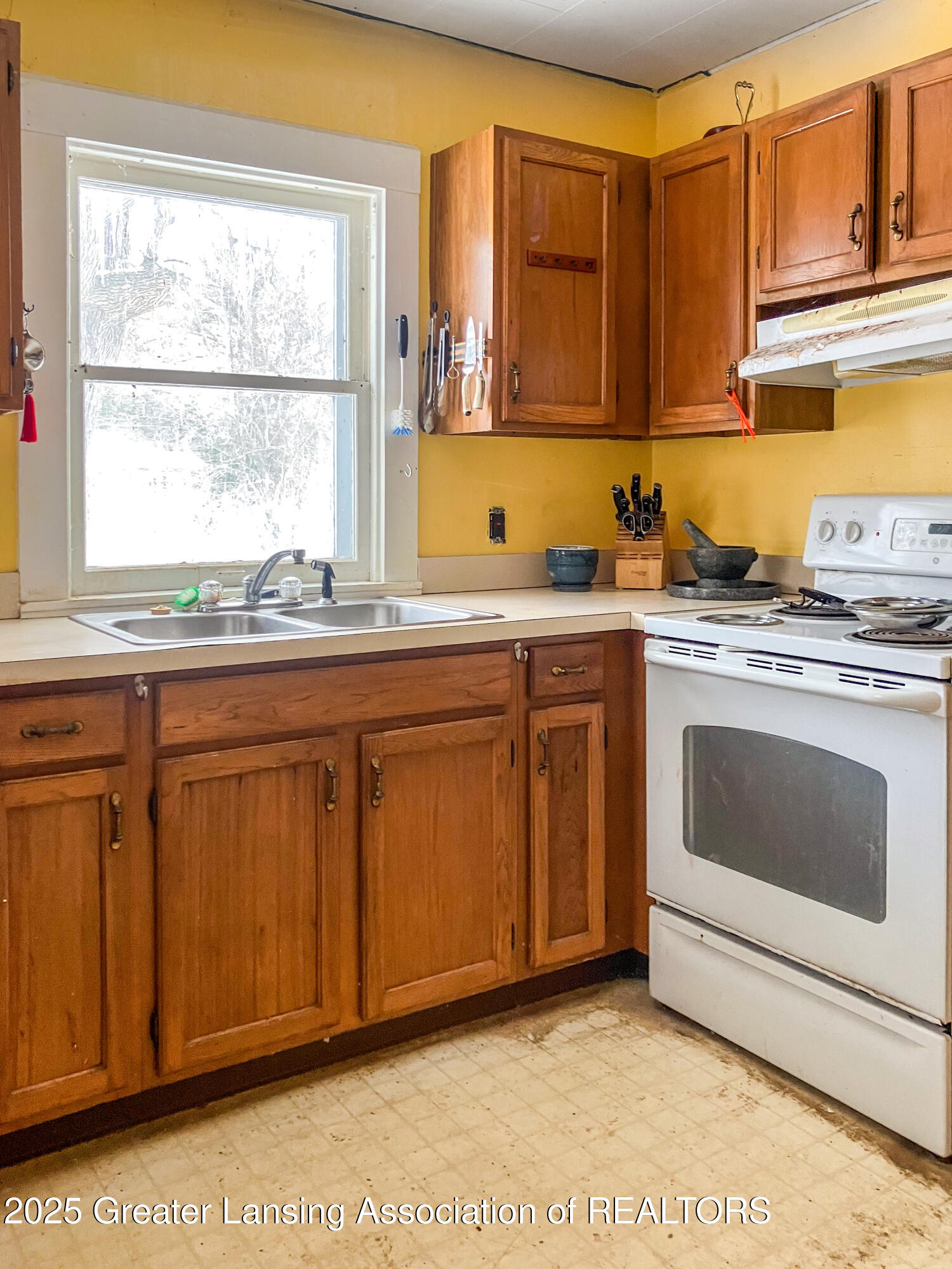 2812 Pleasant Grove Road Lansing, MI 48910 - Photo 17 of 28 Kitchen