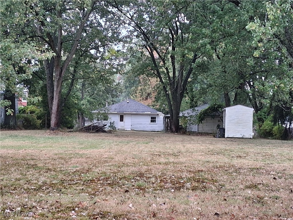 2415 Weir Road Northeast Warren, OH 44483 - Photo 11 of 16