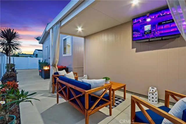 $669,950 | 3595 Santa Fe Avenue, Unit 302, Long Beach, CA 90810