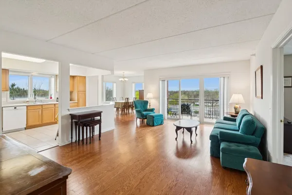 $365,000 | 5155 Madison Street, Unit 509, Skokie, IL 60077