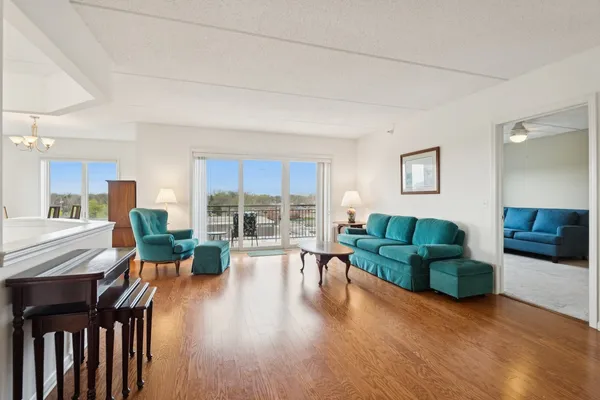 $365,000 | 5155 Madison Street, Unit 509, Skokie, IL 60077