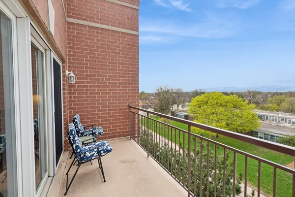 $365,000 | 5155 Madison Street, Unit 509, Skokie, IL 60077