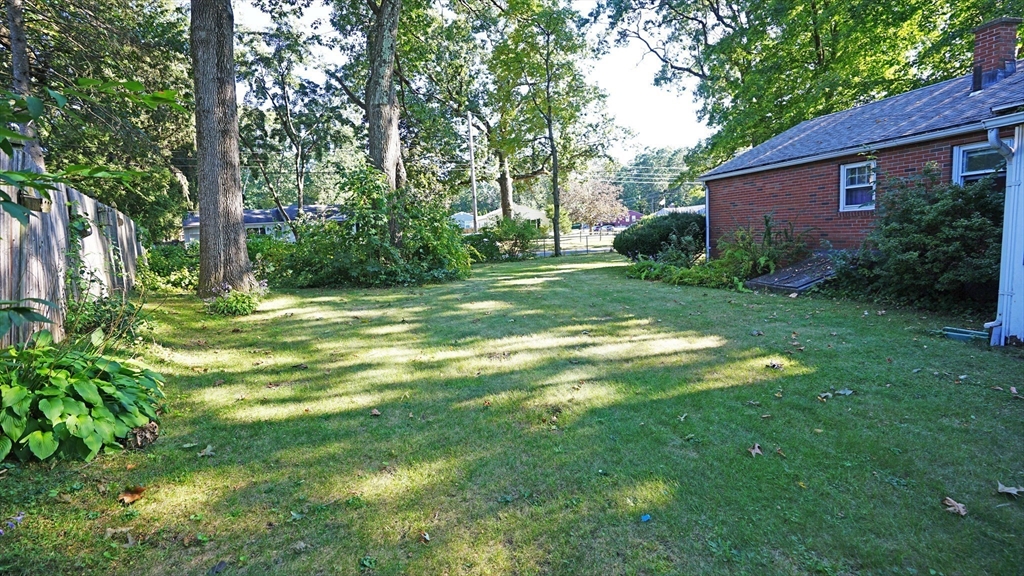 16 Brigham Road South Hadley, MA 01075 - Photo 3 of 26 Gallery Image 3