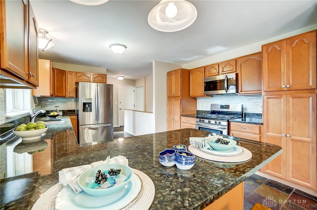 400 West Rahn Road Dayton, OH 45429 - Photo 27 of 85 Granite counter