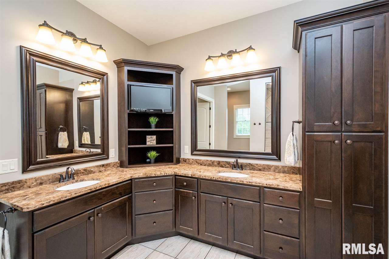 6412 Cardinal Road Bettendorf, IA 52722 - Photo 18 of 36 Gallery Image 18