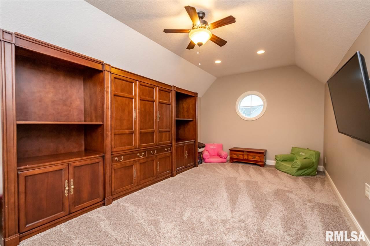 6412 Cardinal Road Bettendorf, IA 52722 - Photo 26 of 36 Gallery Image 26