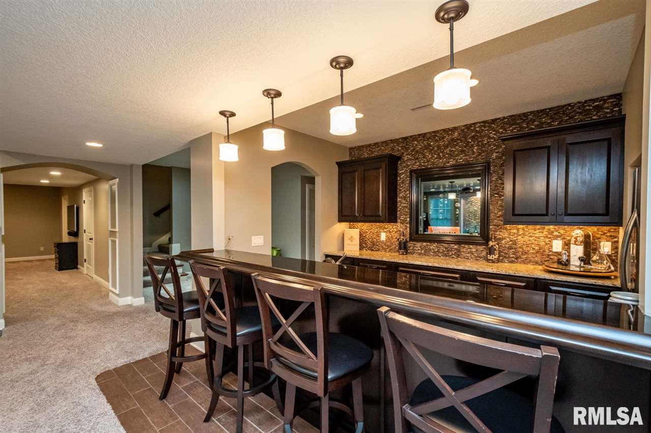6412 Cardinal Road Bettendorf, IA 52722 - Photo 28 of 36 Gallery Image 28
