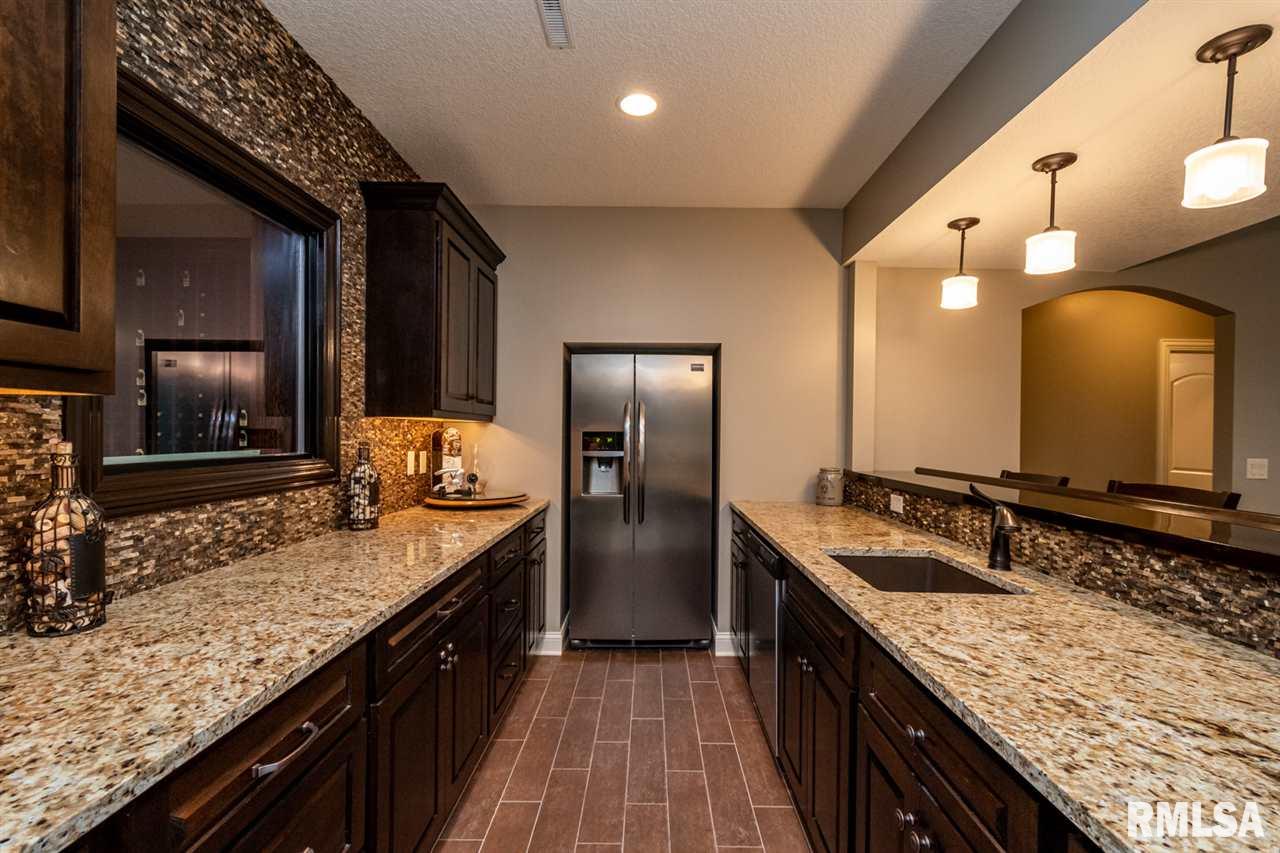6412 Cardinal Road Bettendorf, IA 52722 - Photo 29 of 36 Gallery Image 29
