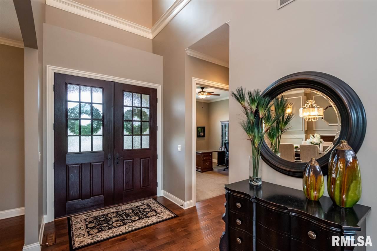 6412 Cardinal Road Bettendorf, IA 52722 - Photo 3 of 36 Gallery Image 3