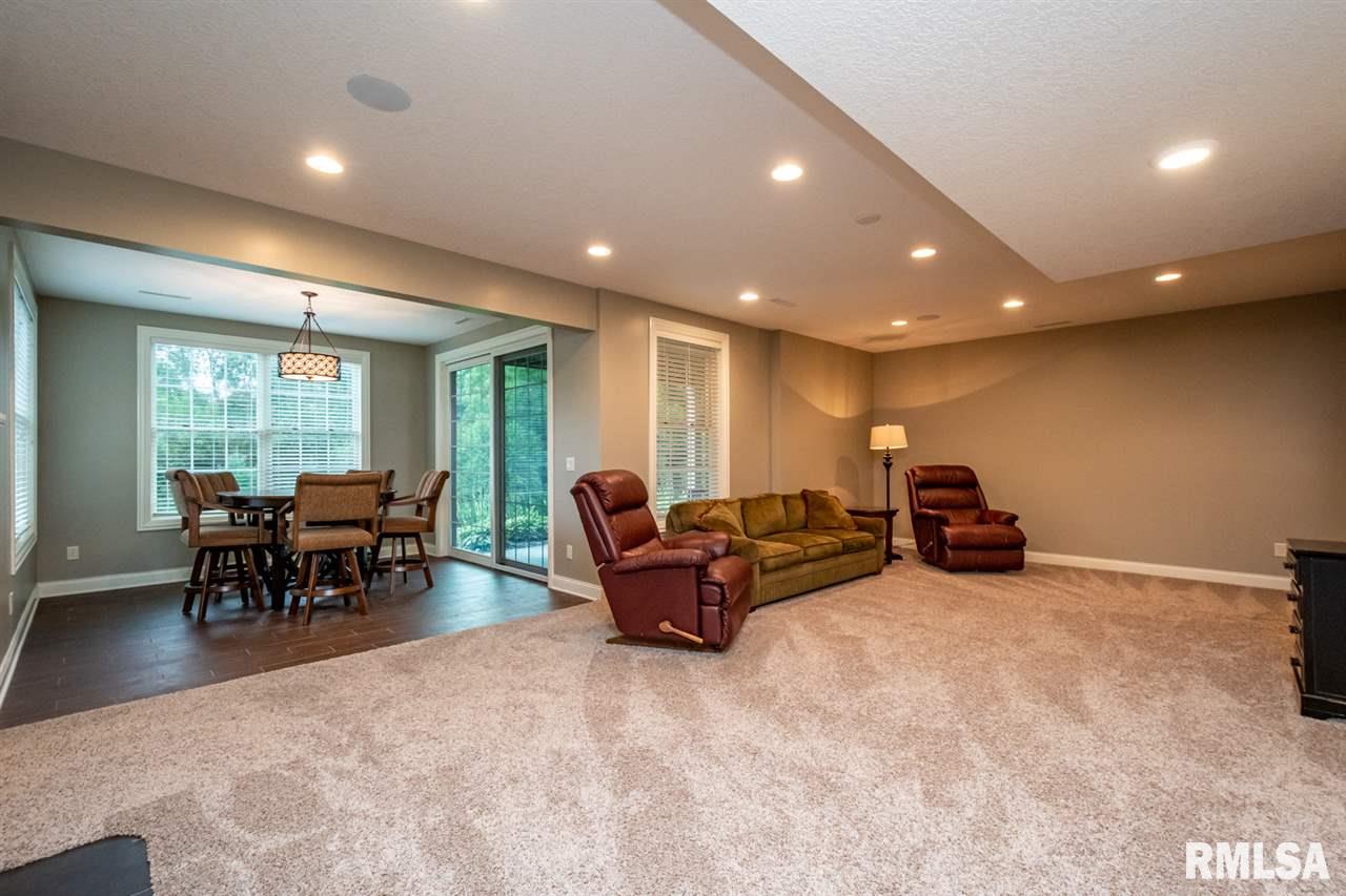 6412 Cardinal Road Bettendorf, IA 52722 - Photo 32 of 36 Gallery Image 32
