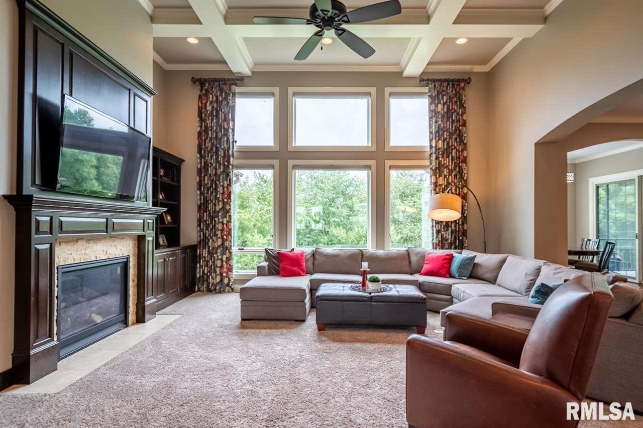 6412 Cardinal Road Bettendorf, IA 52722 - Photo 4 of 36 Gallery Image 4