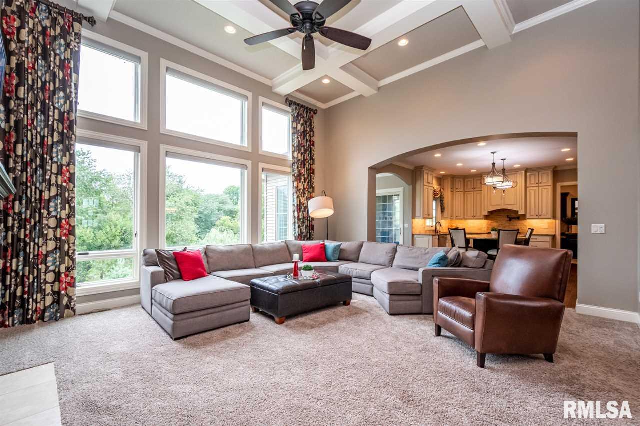 6412 Cardinal Road Bettendorf, IA 52722 - Photo 5 of 36 Gallery Image 5