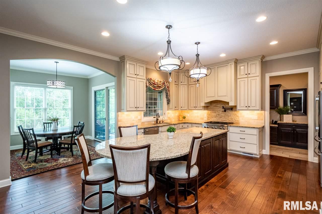 6412 Cardinal Road Bettendorf, IA 52722 - Photo 8 of 36 Gallery Image 8