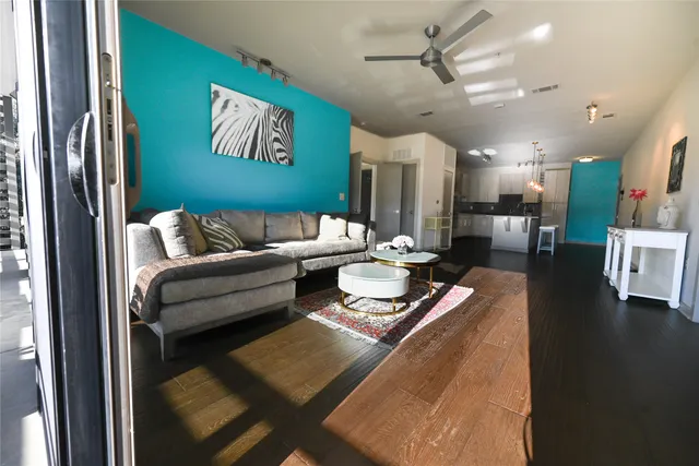 $2,700 | 3600 South Lamar Boulevard, Unit 200, Austin, TX 78704