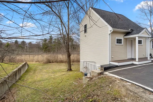 $2,100 | 48 Boston Road, Unit A, Groton, MA 01450