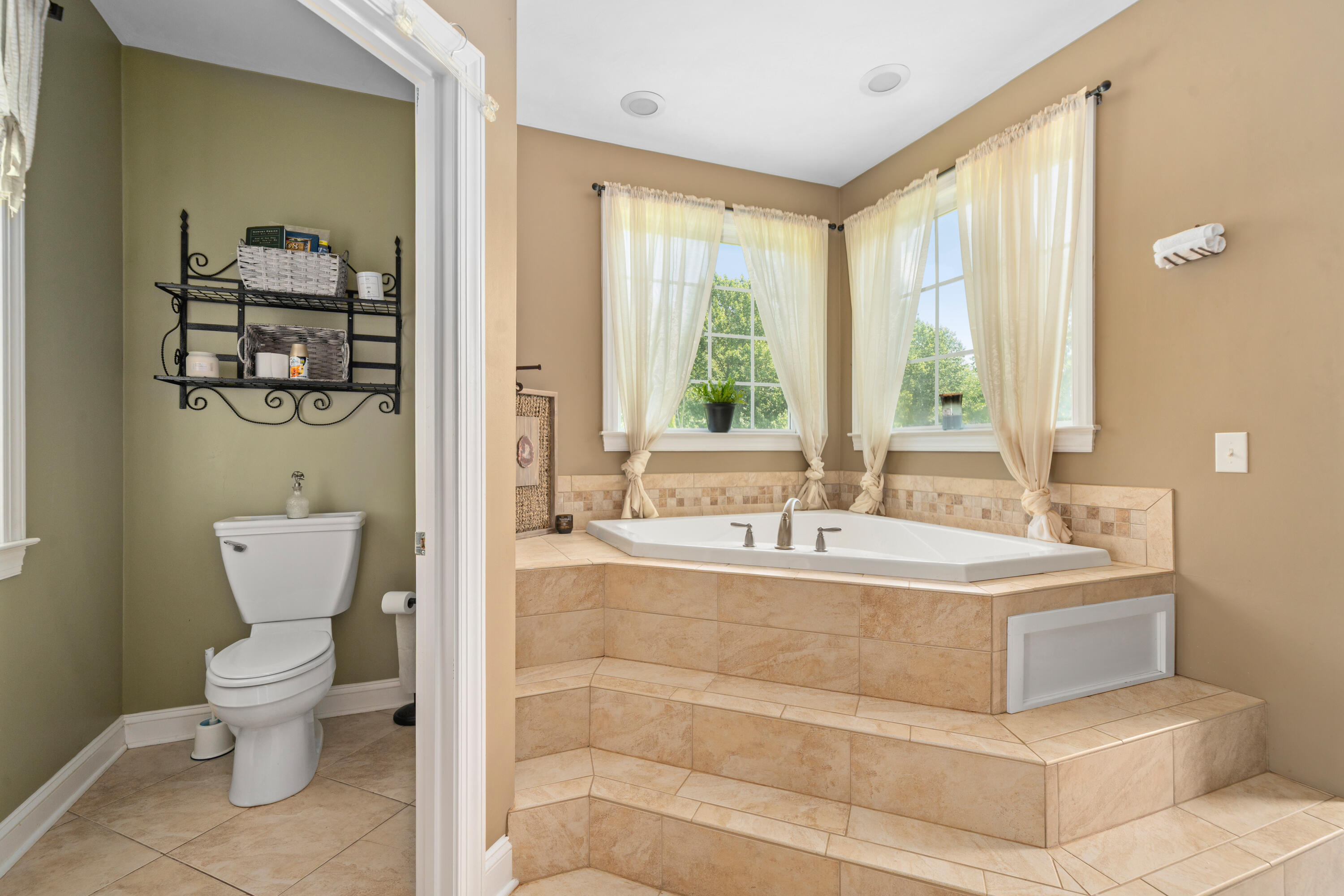 2311 Blacksburg Road Fincastle, VA 24090 - Photo 18 of 40 Primary Bath