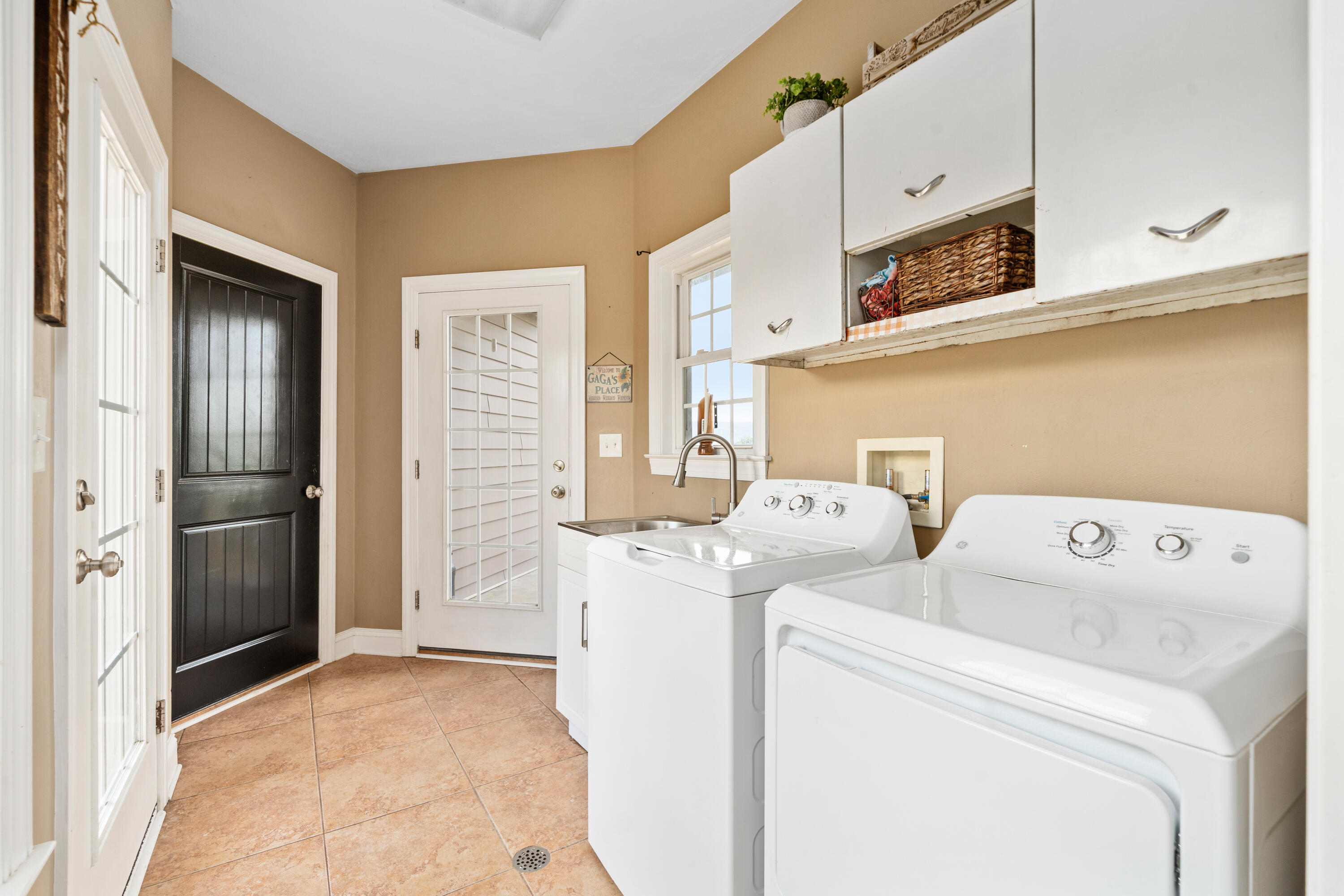 2311 Blacksburg Road Fincastle, VA 24090 - Photo 23 of 40 Laundry