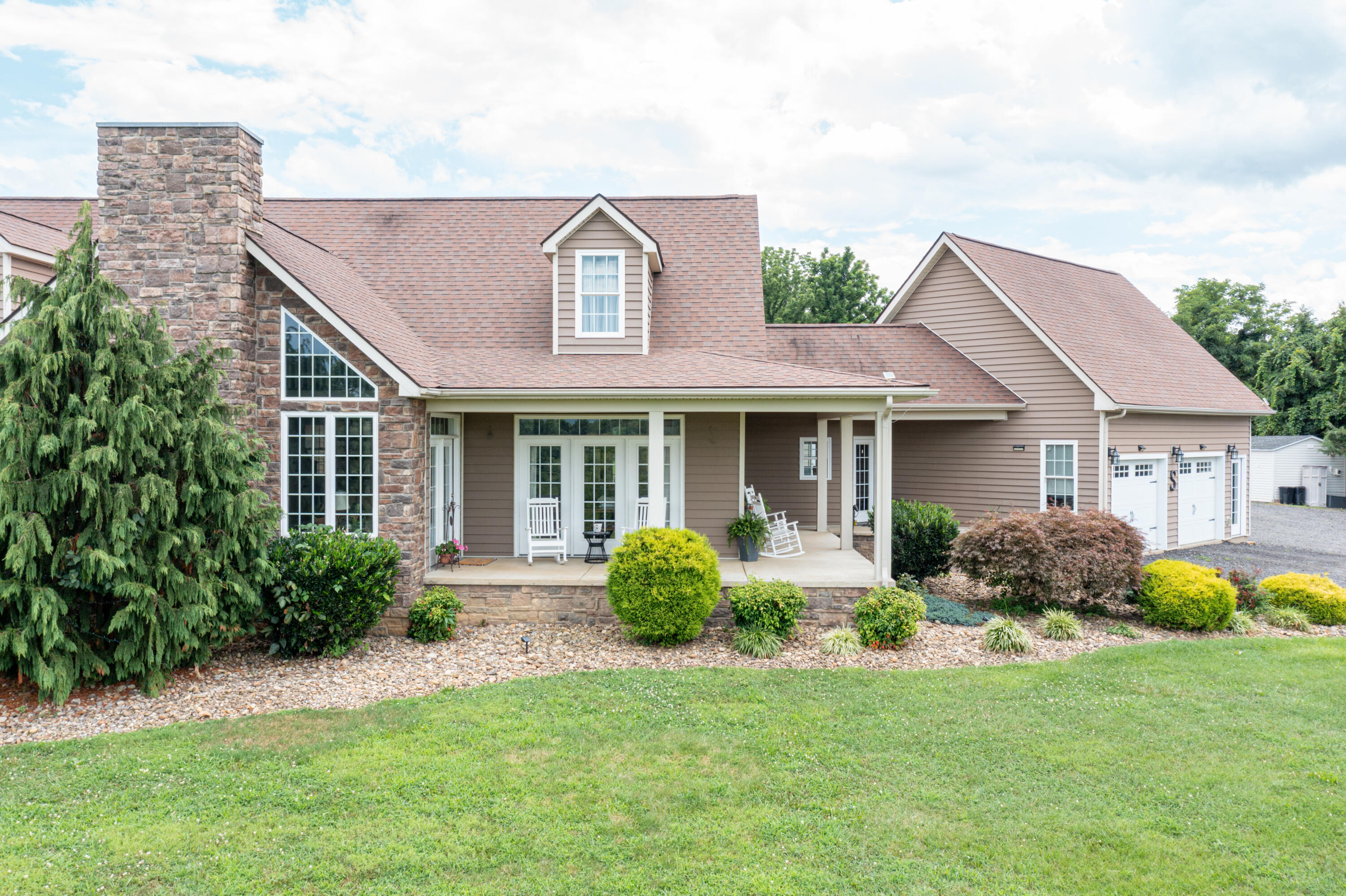 2311 Blacksburg Road Fincastle, VA 24090 - Photo 5 of 40 Sitting Porch