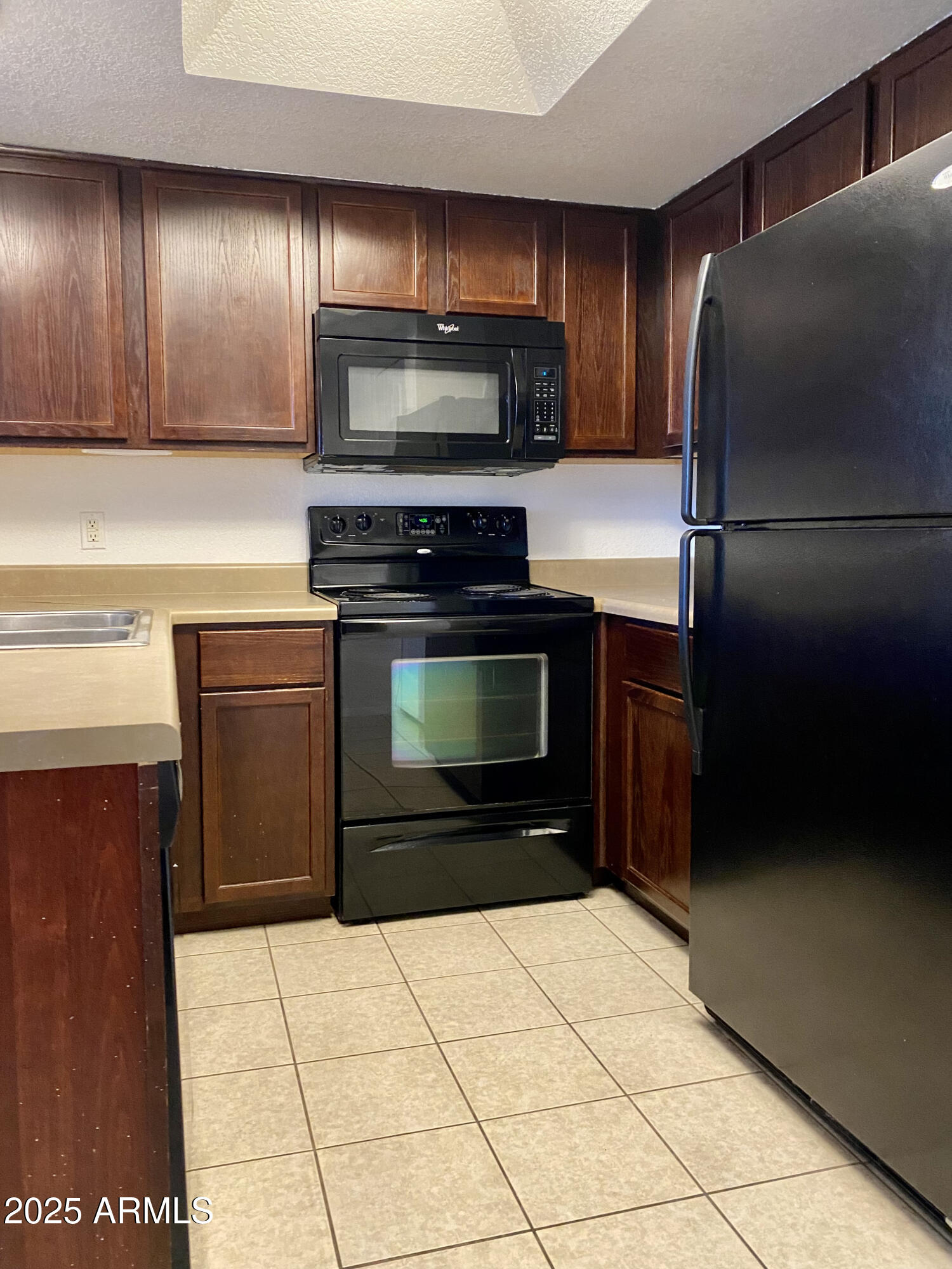 1720 East Thunderbird Road, Unit 1047 Phoenix, AZ 85022 - Photo 4 of 21 IMG_6014