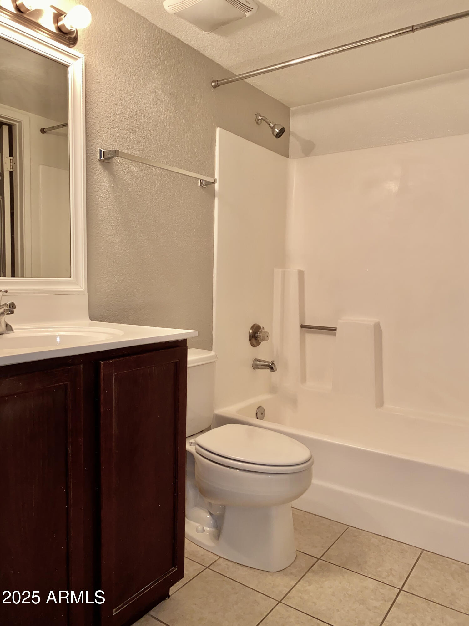 1720 East Thunderbird Road, Unit 1047 Phoenix, AZ 85022 - Photo 7 of 21 IMG_6017