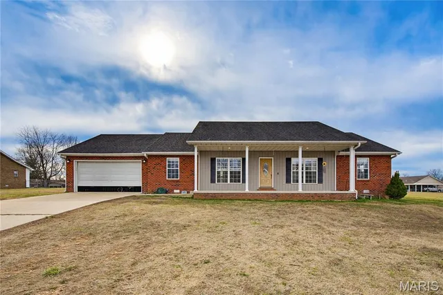 $239,900 | 8 Summerfield Estates, Doniphan, MO 63935
