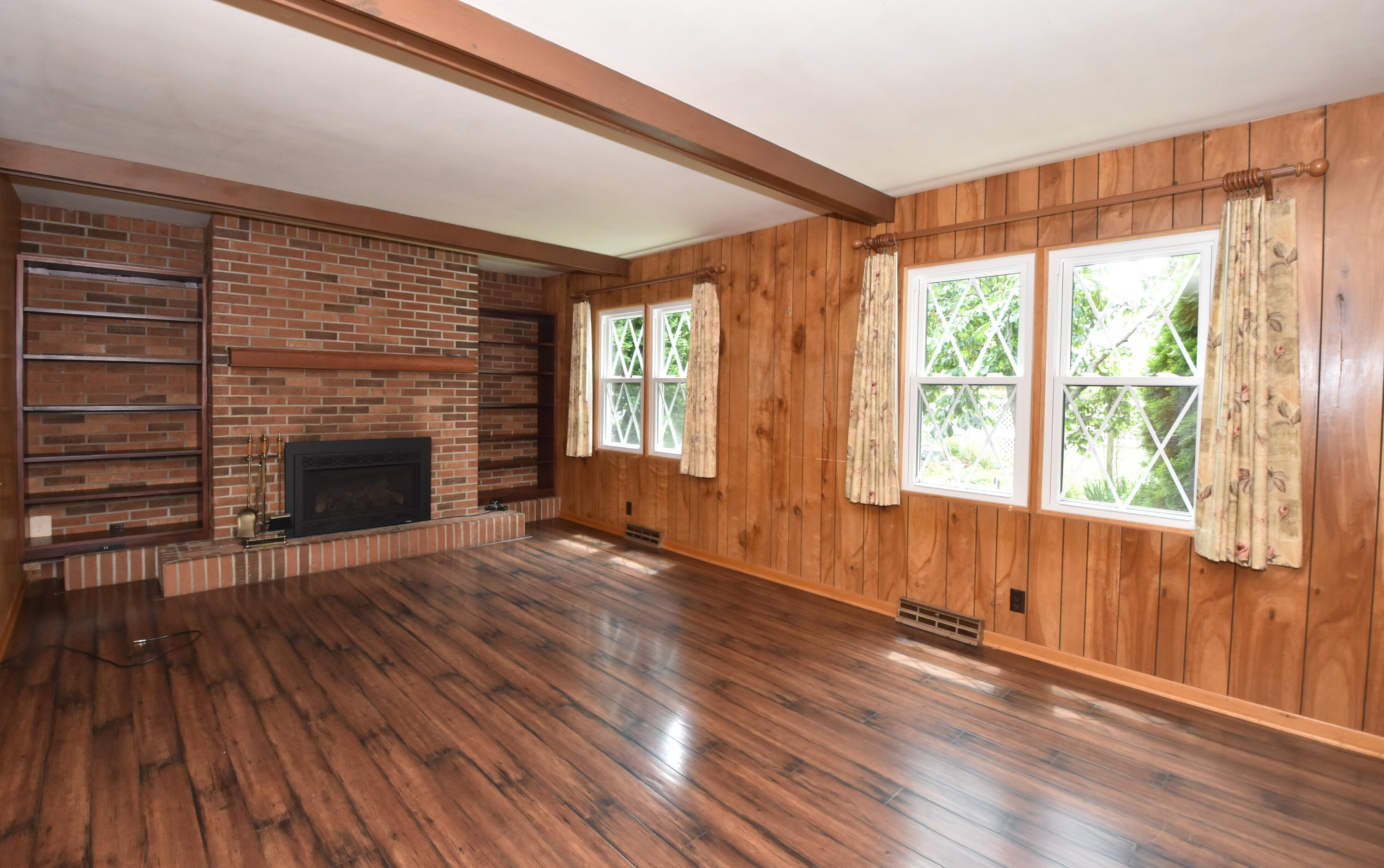 2205 Dwight Street Racine, WI 53403 - Photo 13 of 46 Family Room