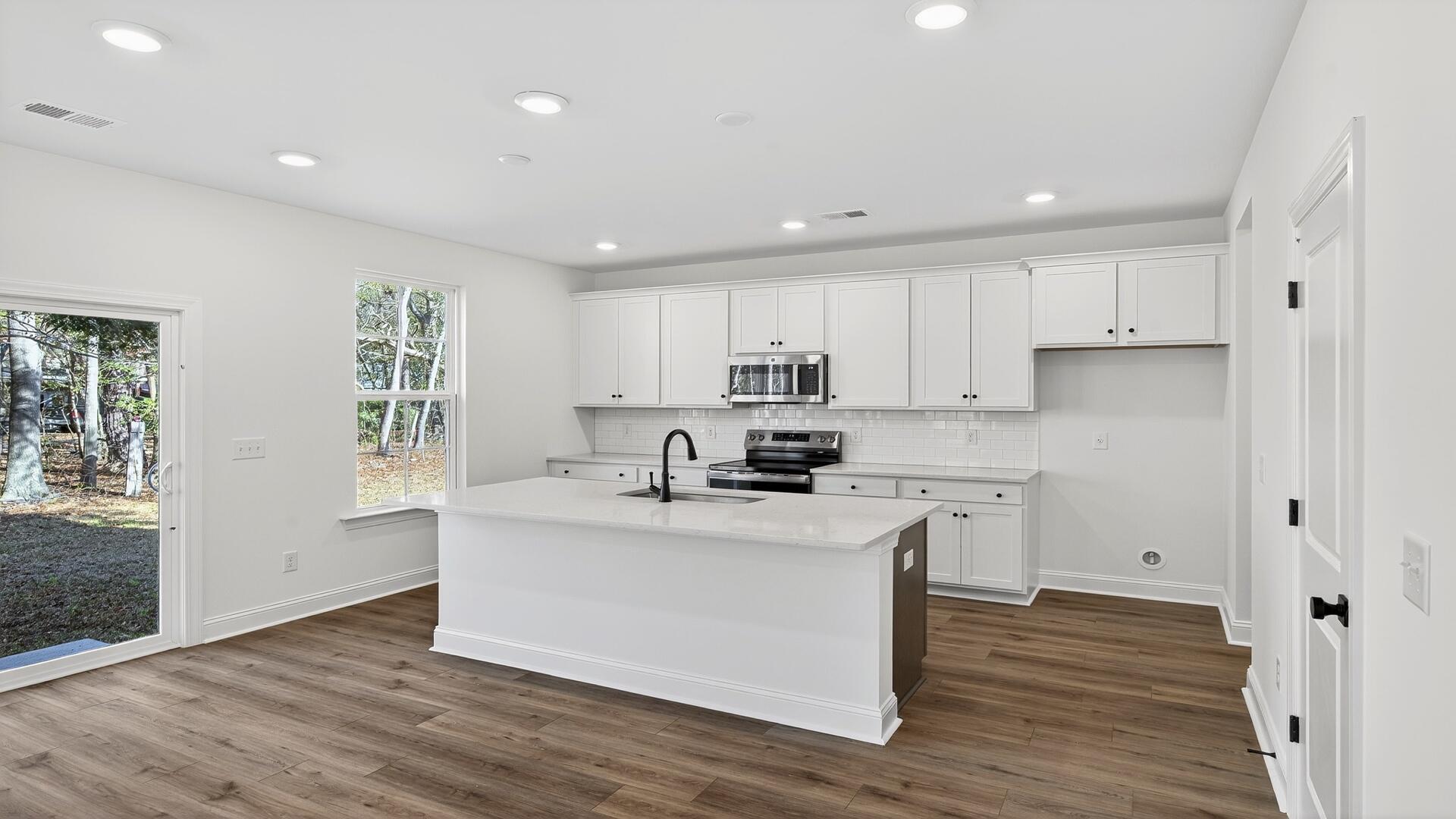 477 Cadbury Loop Summerville, SC 29486 - Photo 11 of 28 Kitchen(3)