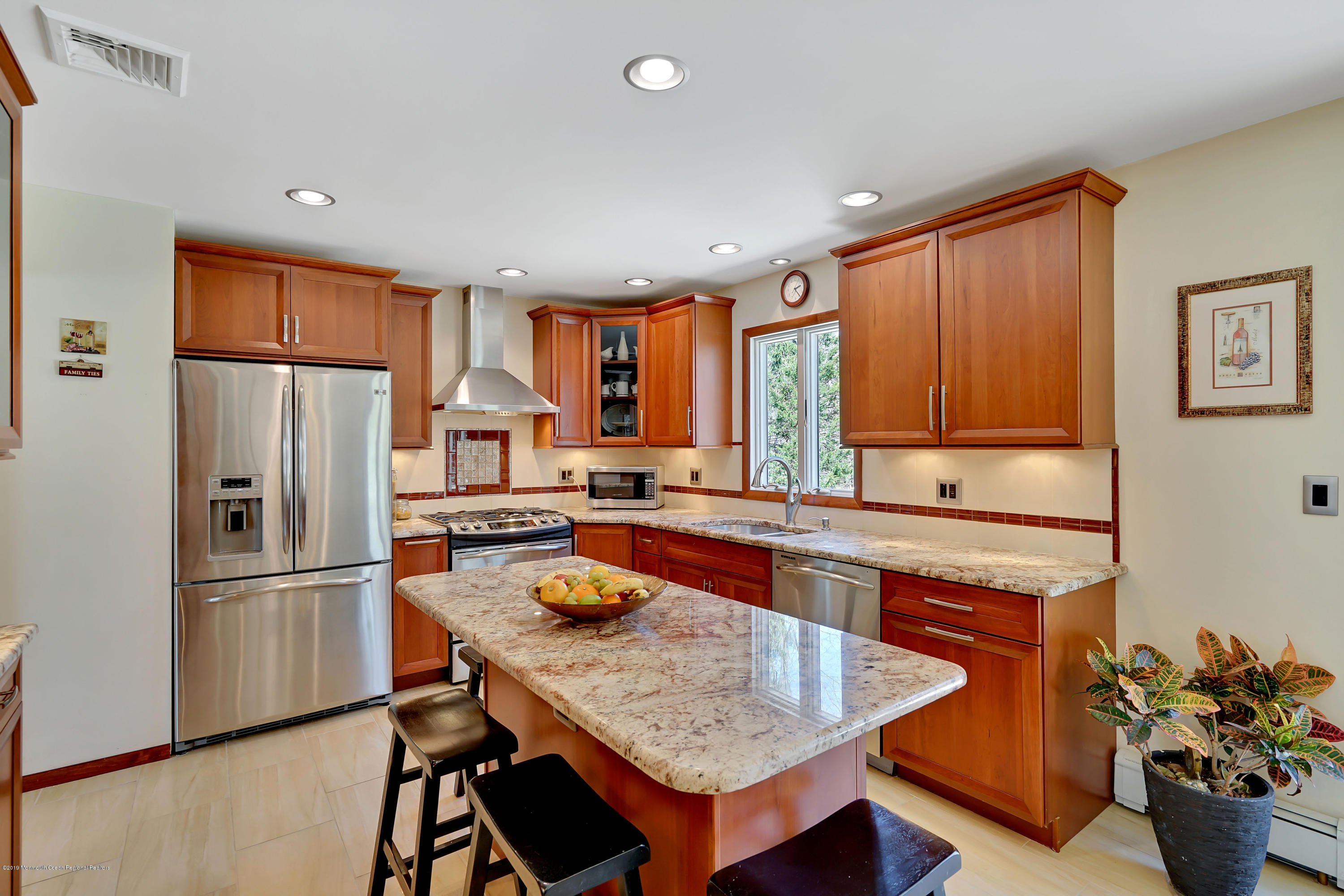 117 Marvin Road Middletown, NJ 07748 - Photo 11 of 32 Kitchen