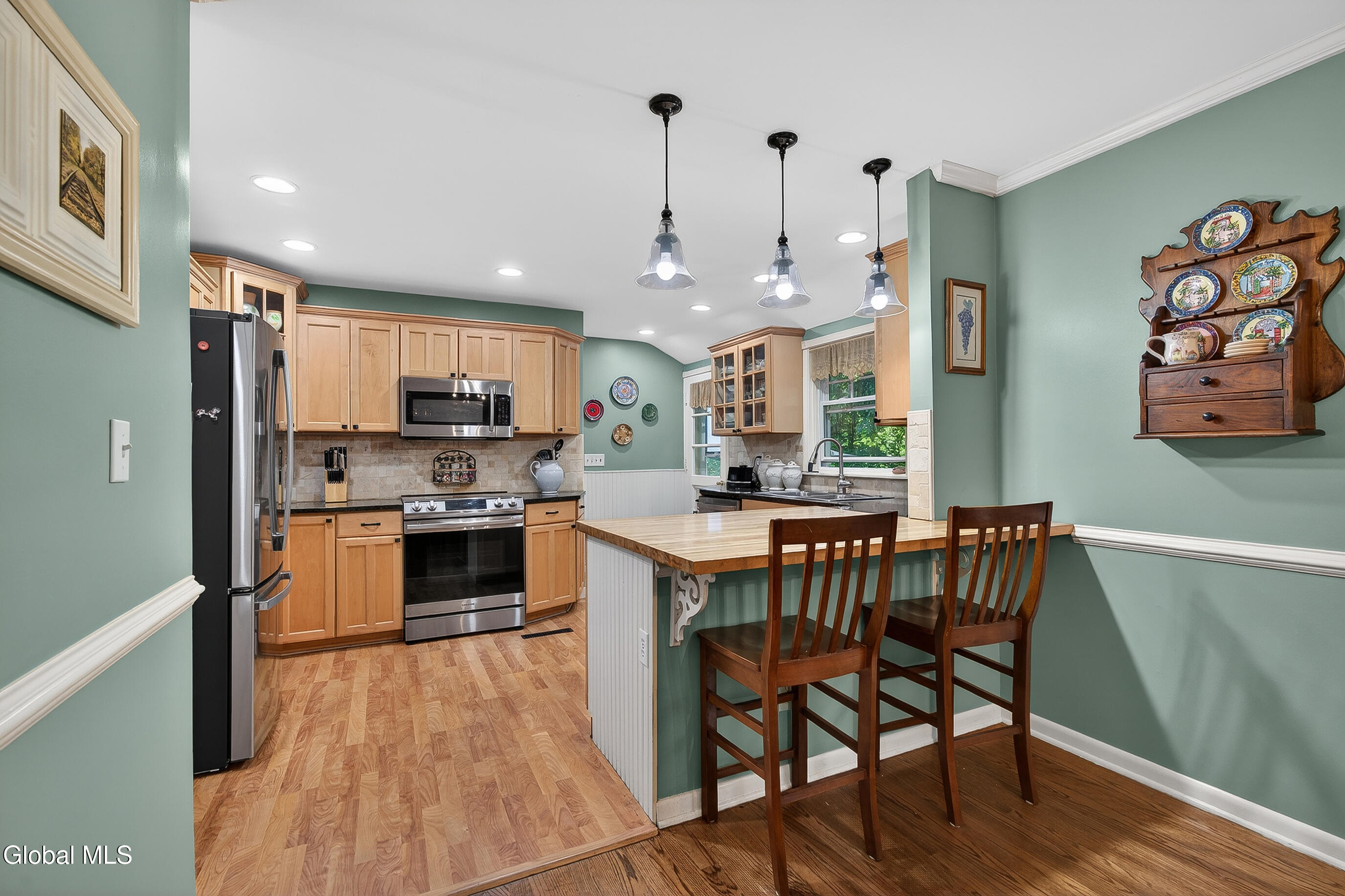 2 Avon Road Bethlehem, NY 12054 - Photo 10 of 40 030-2-Avon-Road-Delmar-NY-12054