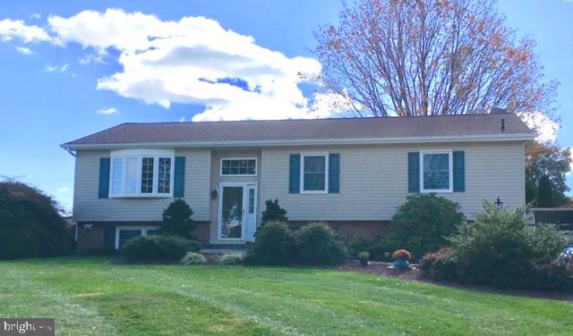 BEAUTIFUL 3 BEDRM 2.5 BATH HOME WITH FENCED YARD