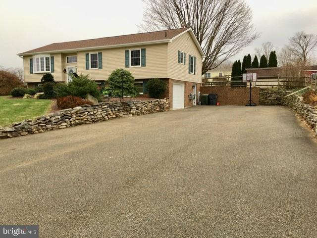 EXTRA LONG/WIDE DRIVEWAY FOR ALL YOUR GUESTS