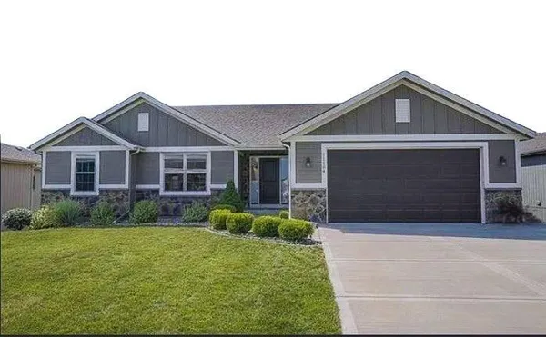 $429,900 | 11104 North Belleview Avenue, Kansas City, MO 64155