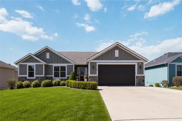 $429,900 | 11104 North Belleview Avenue, Kansas City, MO 64155