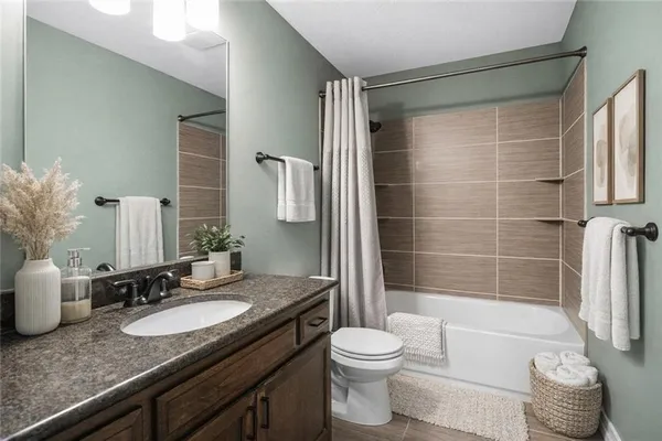 $429,900 | 11104 North Belleview Avenue, Kansas City, MO 64155